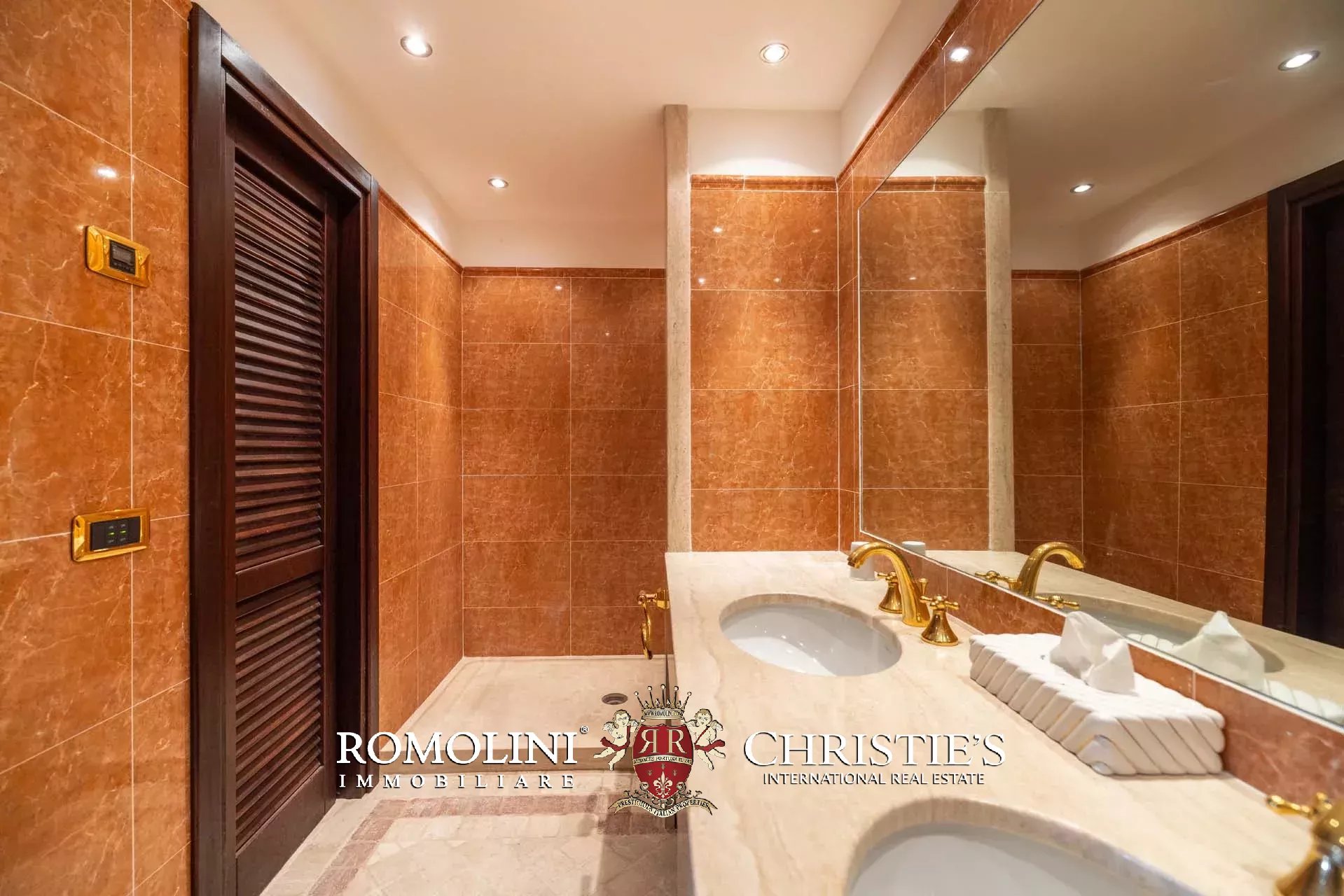 10 Bedroom Villa/Townhouse's Image 151