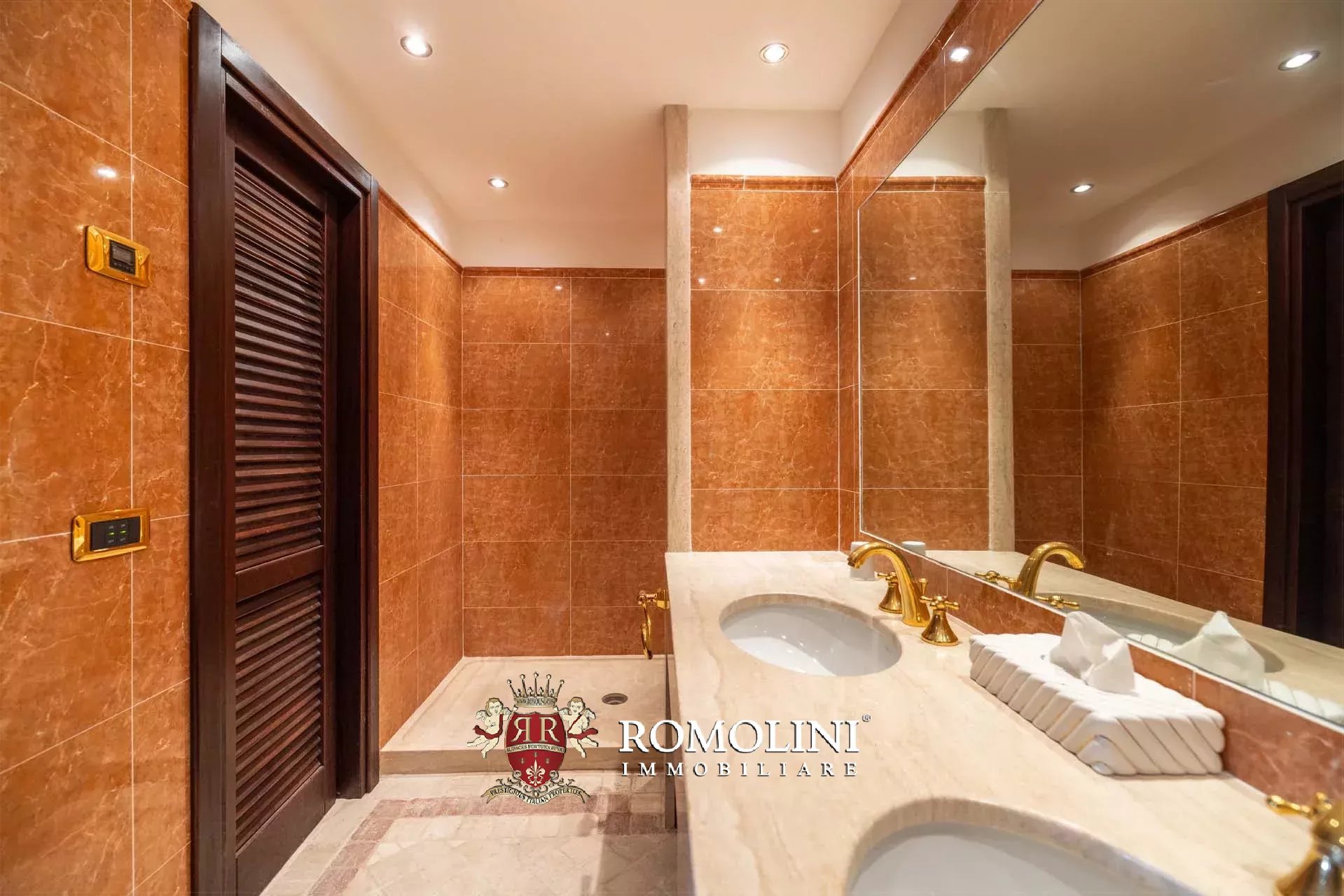 10 Bedroom Villa/Townhouse's Image 151
