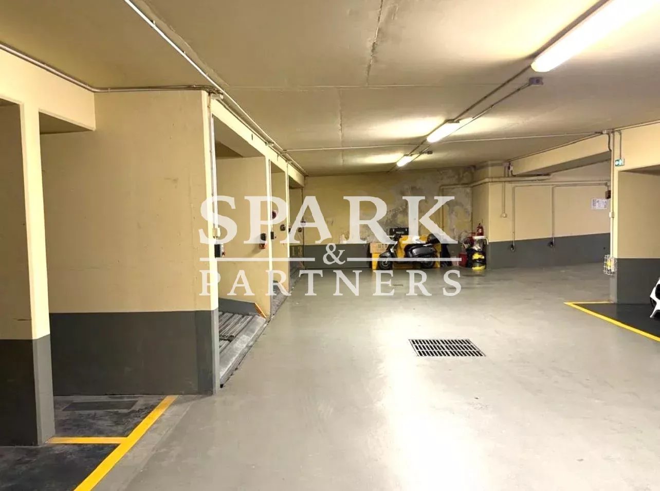 Roquebrune Cap Martin - Saint Roman - Lot de 4  parking