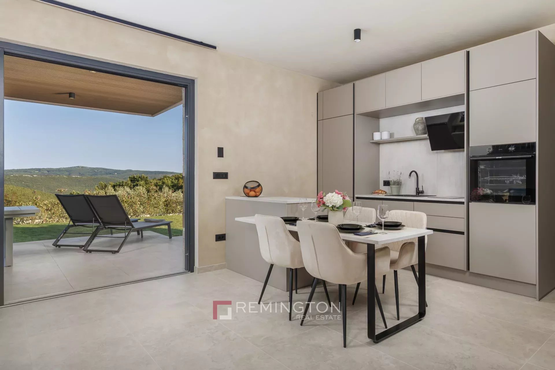 2 Bedroom Villa/Townhouse's Image 3