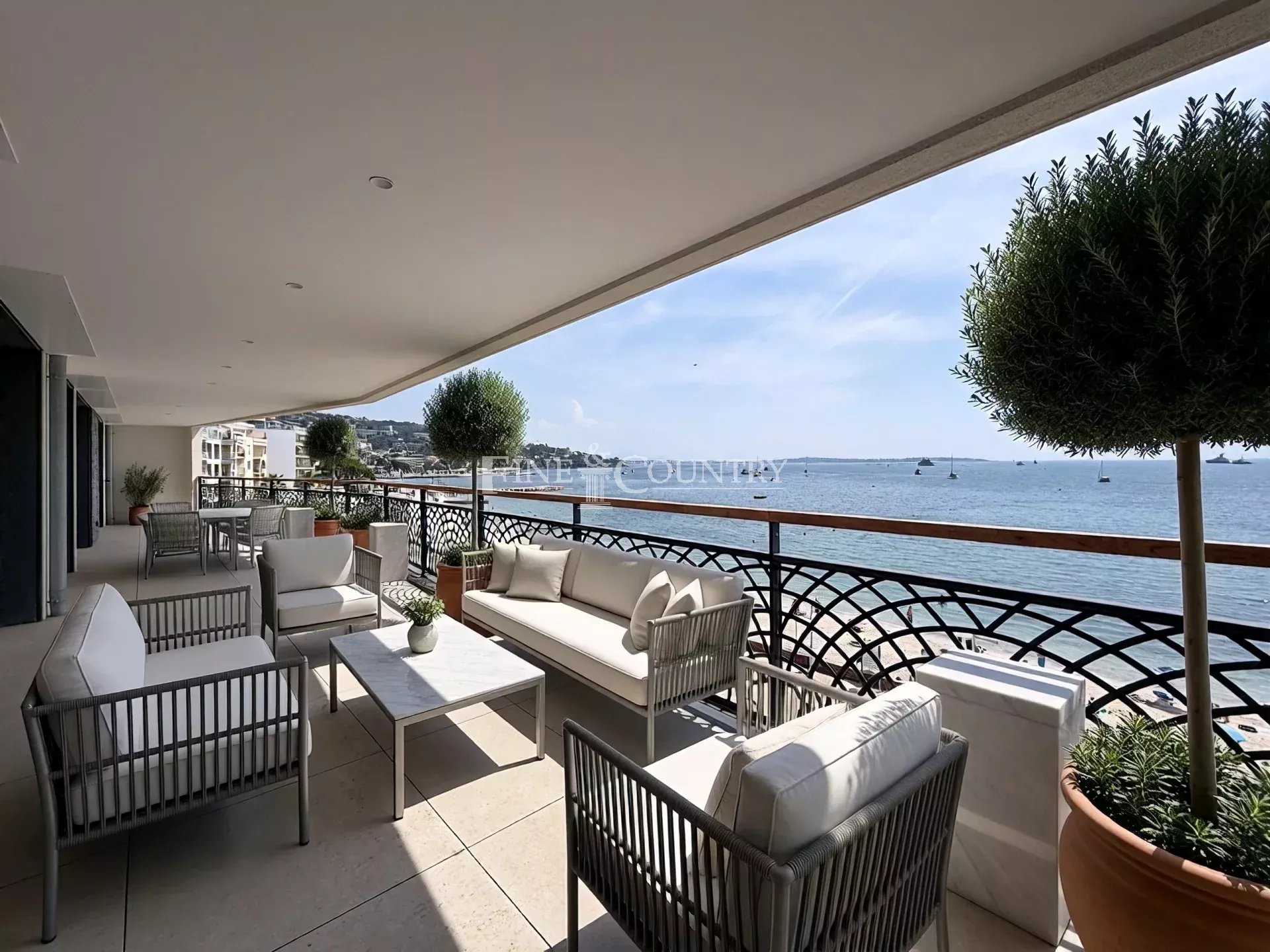 Photo of APPARTEMENT FOR SALE CANNES SEA VIEW