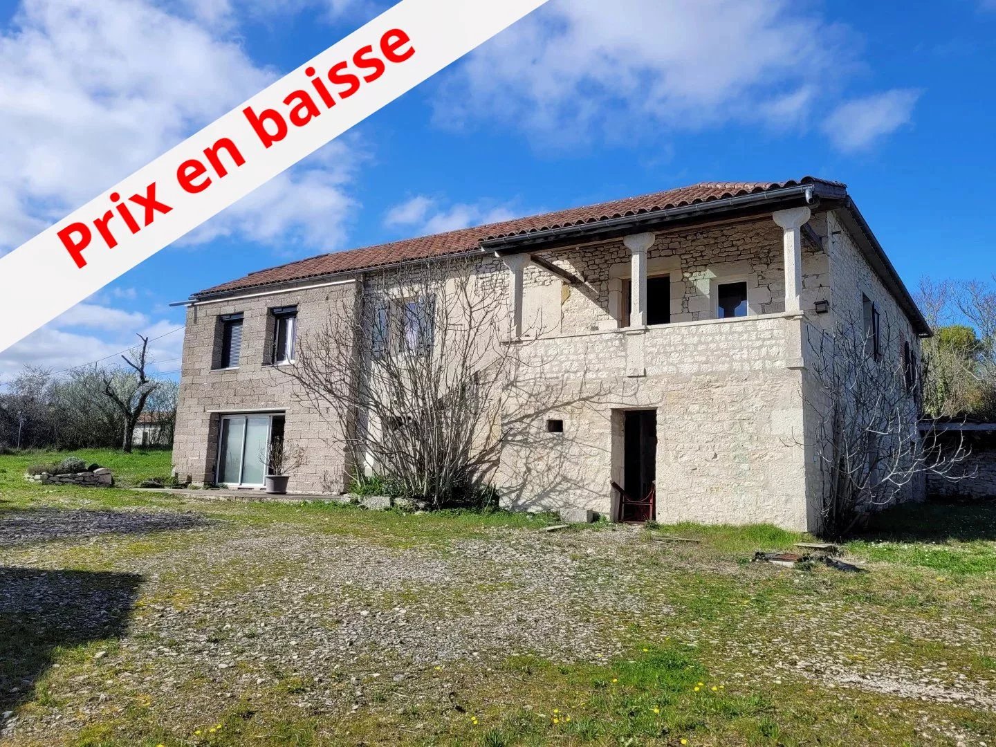 Maison en pierre avec extension et grande grange, sur un terrain de 8811 m,² à moins de 15 minutes de Cahors.