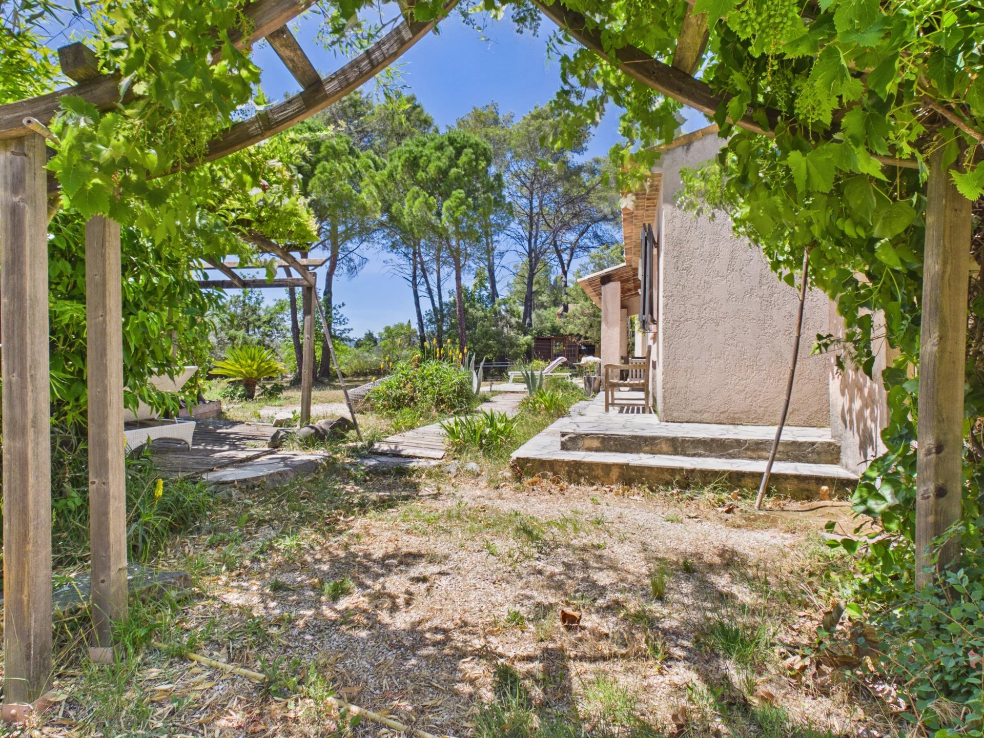 Villa with pool in a peaceful setting - Fayence