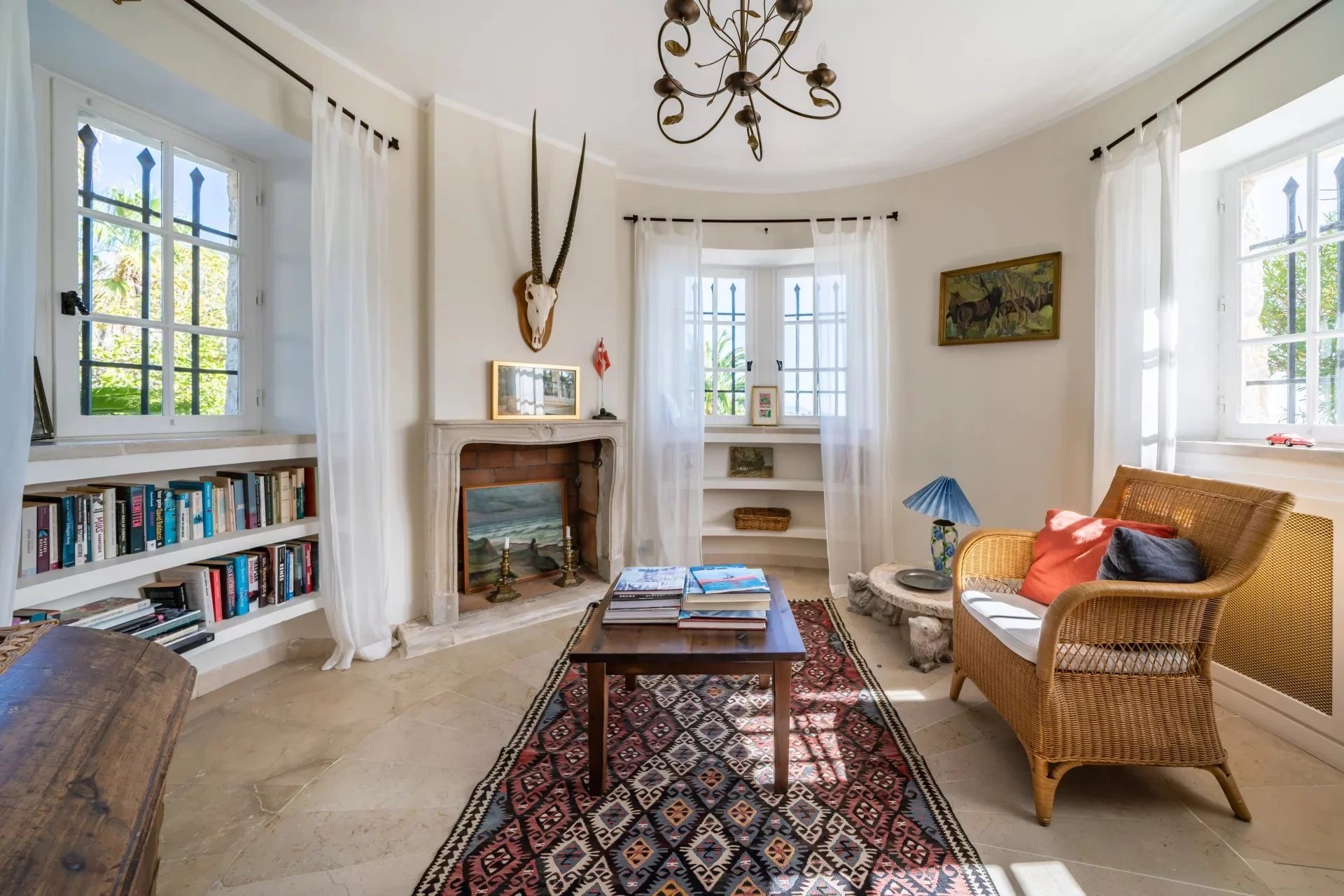  Image of Villa - 6 Bedrooms for Sale in Alpes-Maritimes-Vence-France, Image 10