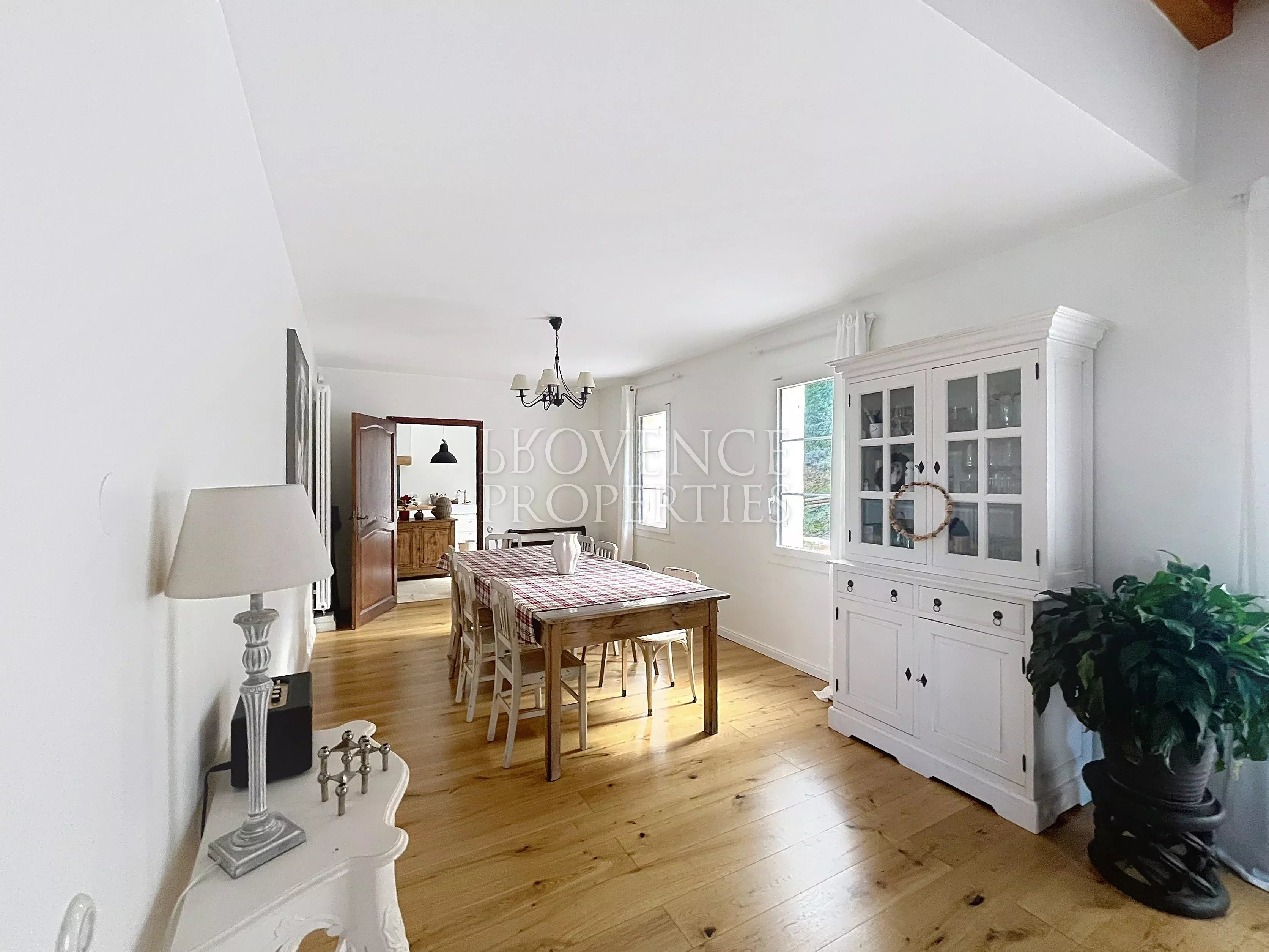 Élégante bastide d'inspiration aixoise sur les hauteurs de Tourves - Photo 5