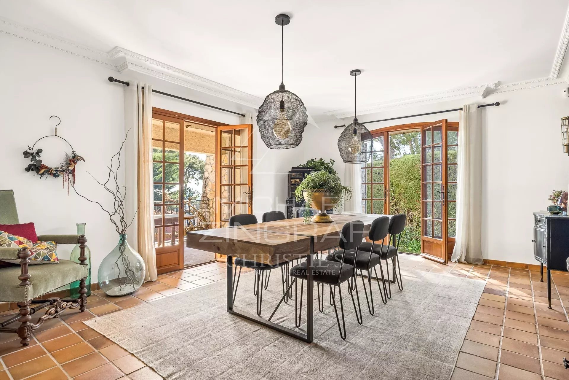 4 Bedroom Villa/Townhouse's Image 3