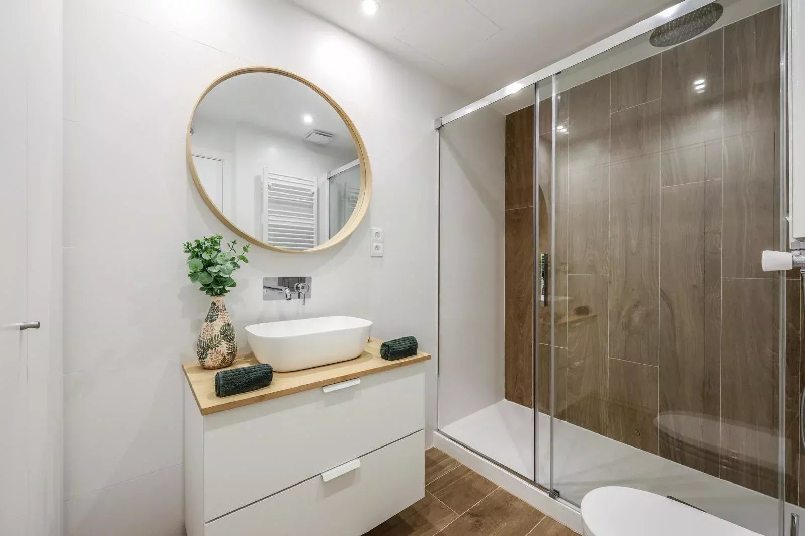 Modern and Bright Apartment on Paseo de la Castellana - picture 18