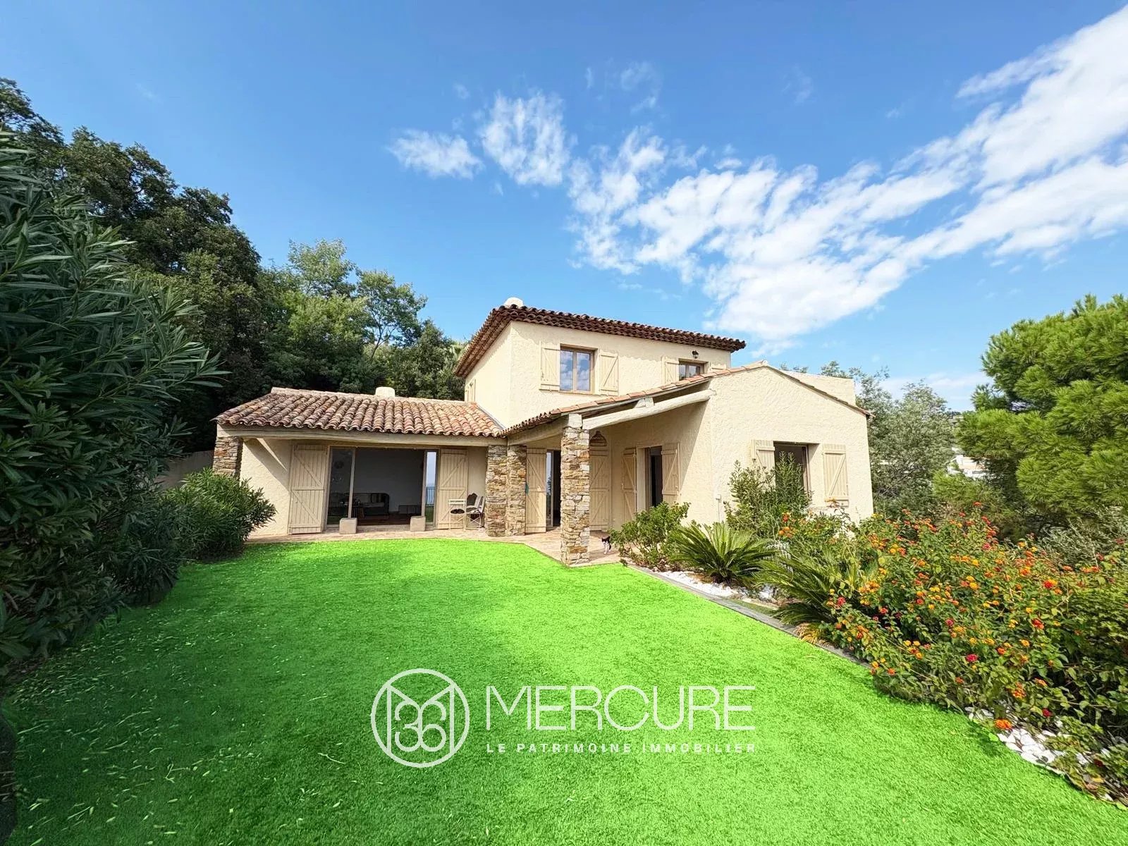 Sainte-Maxime – villa rénovée – emplacement et vue exceptionnels - 21443CA