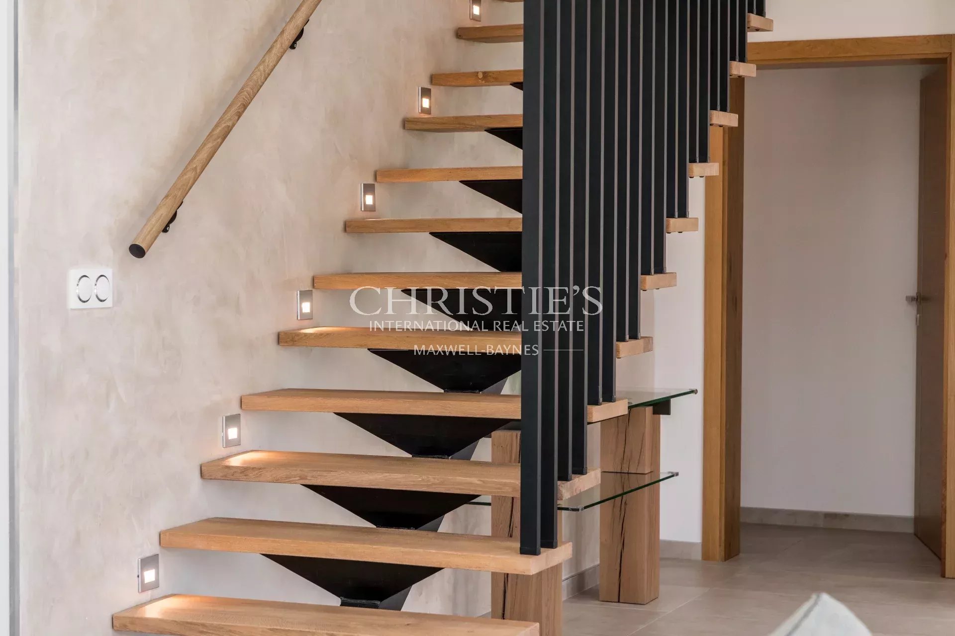 5 Bedroom Villa/Townhouse's Image 3