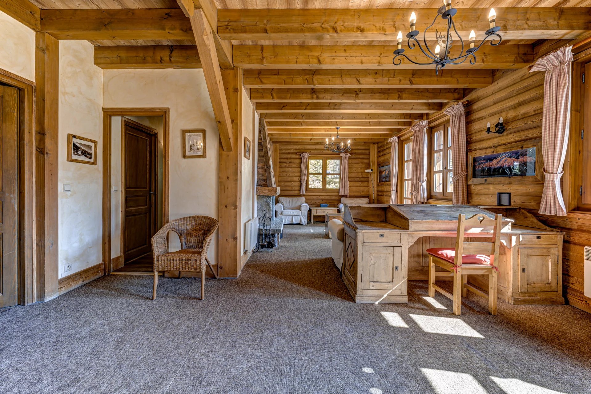 Photo of CHAMONIX - Classic alpine chalet with 6 bedrooms in Les Tines
