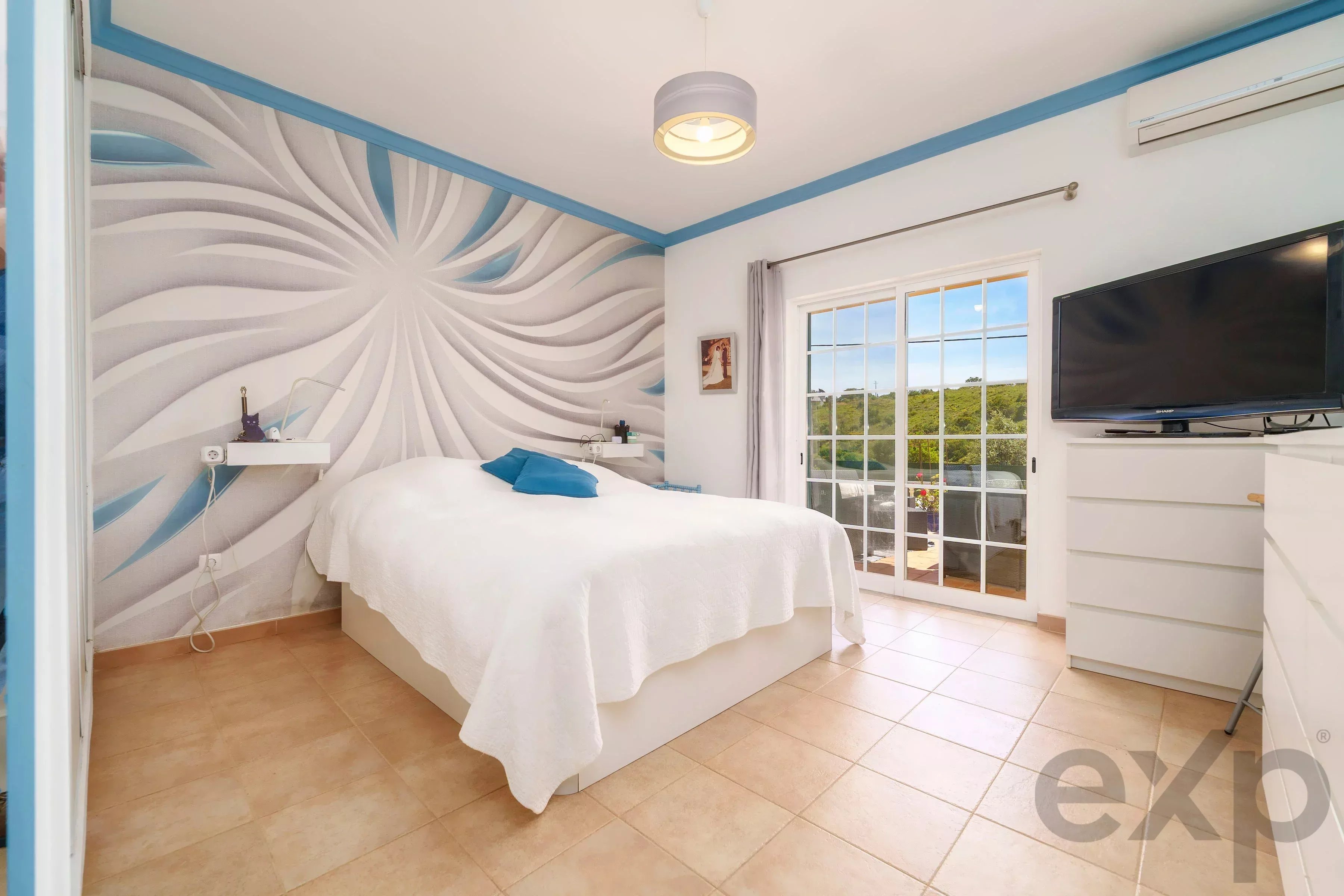 A fantastic, charming 4-bedroom villa with a garden and swimming pool on the outskirts of Olhão 87006245 image 23