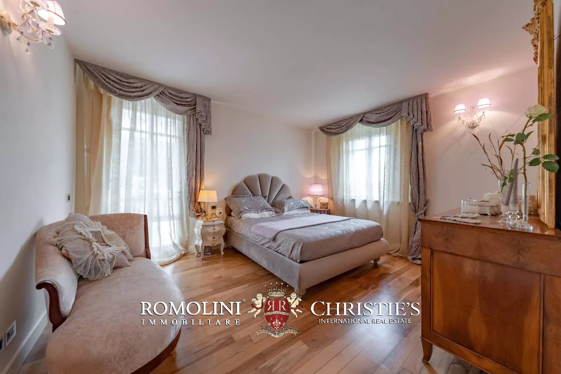 10 Bedroom Villa/Townhouse's Image 50