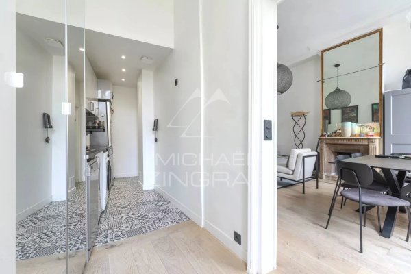 Elegant Haussmannian Family Apartment for Sale in Paris, France — photo 4