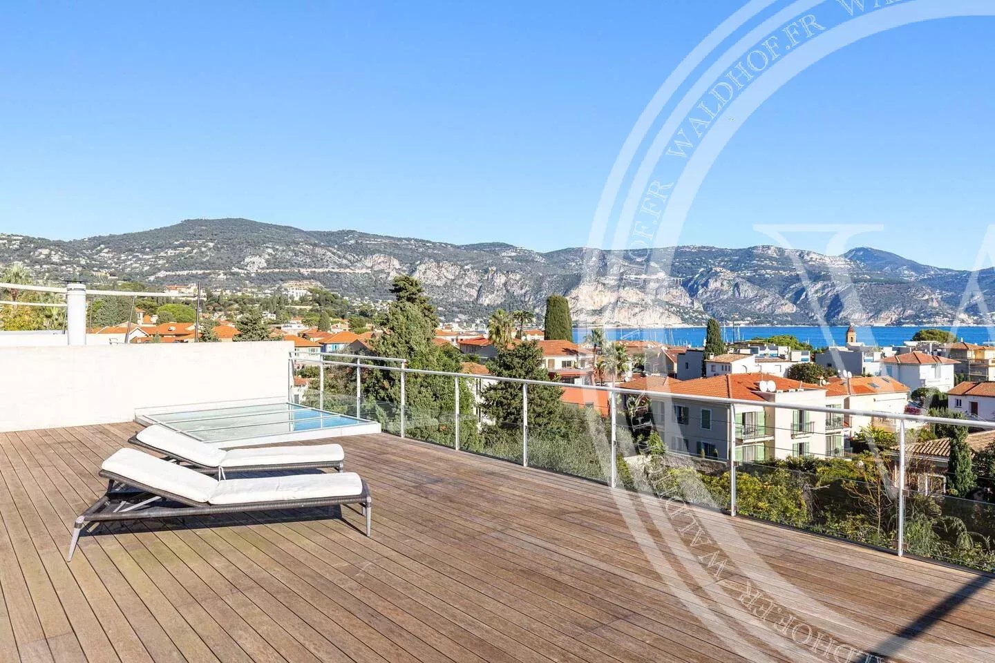 Villa tranquilla a Saint-Jean con vista eccezionale, giardino e piscina