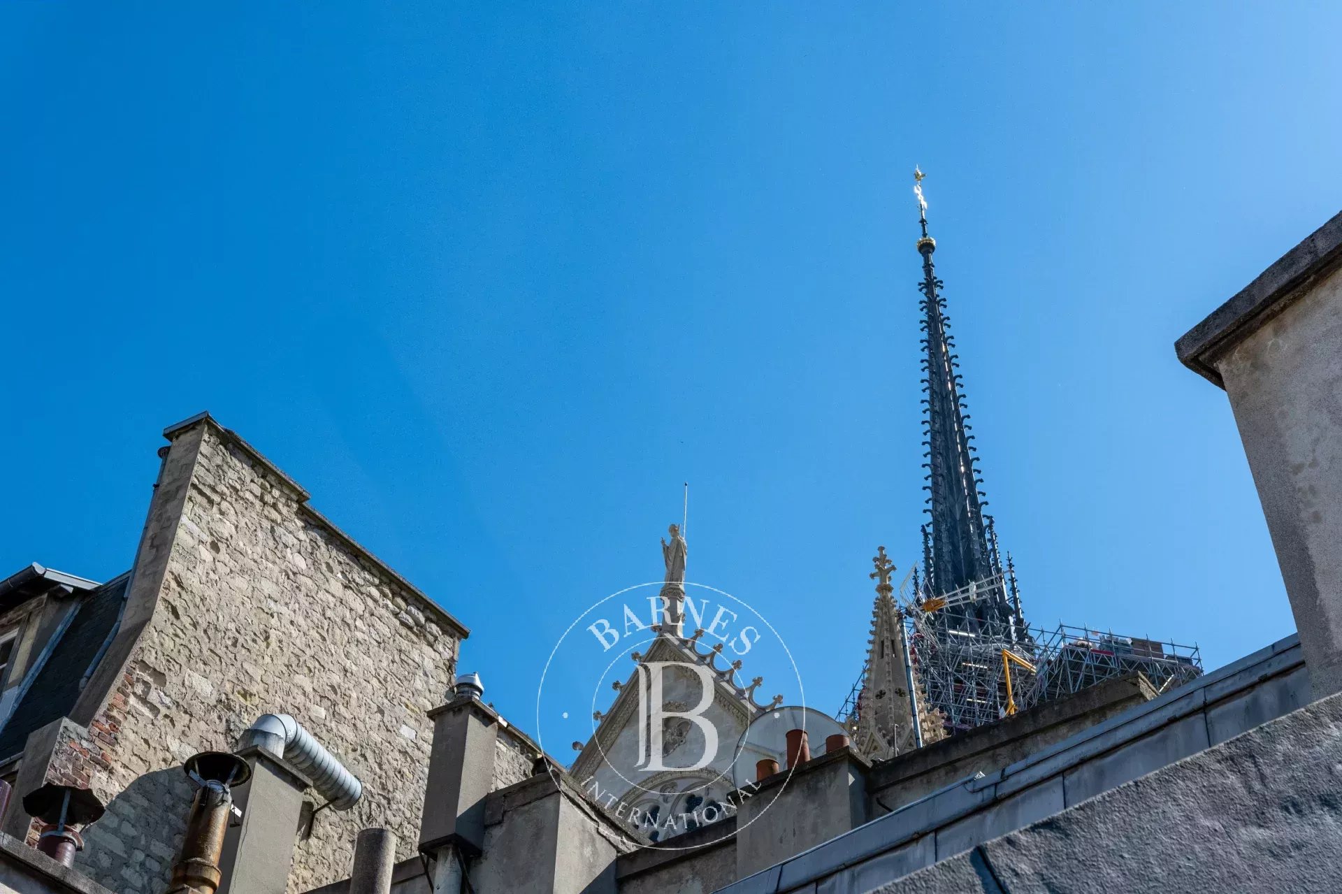 Daire Paris 4ème - picture 17