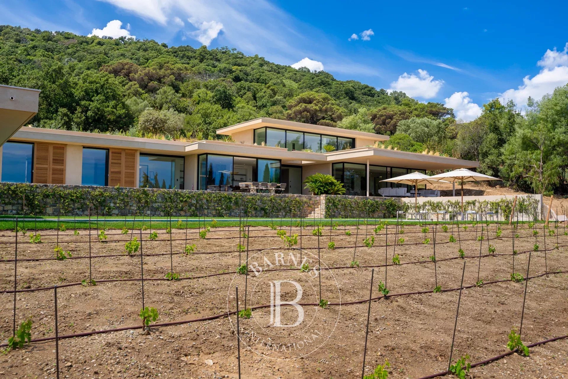 RAMATUELLE - MAISON CONTEMPORAINE AVEC VUE MER