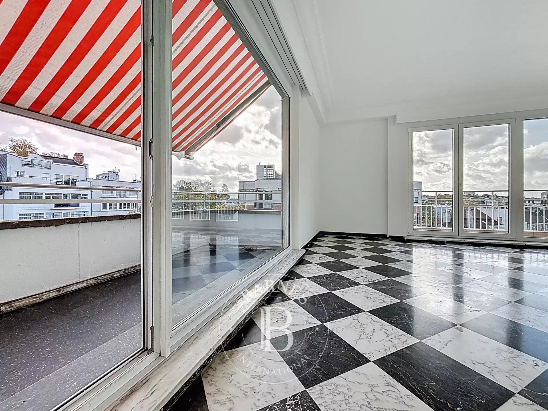 Ixelles- Penthouse de 149m2 3 chambres- terrasse-Parking