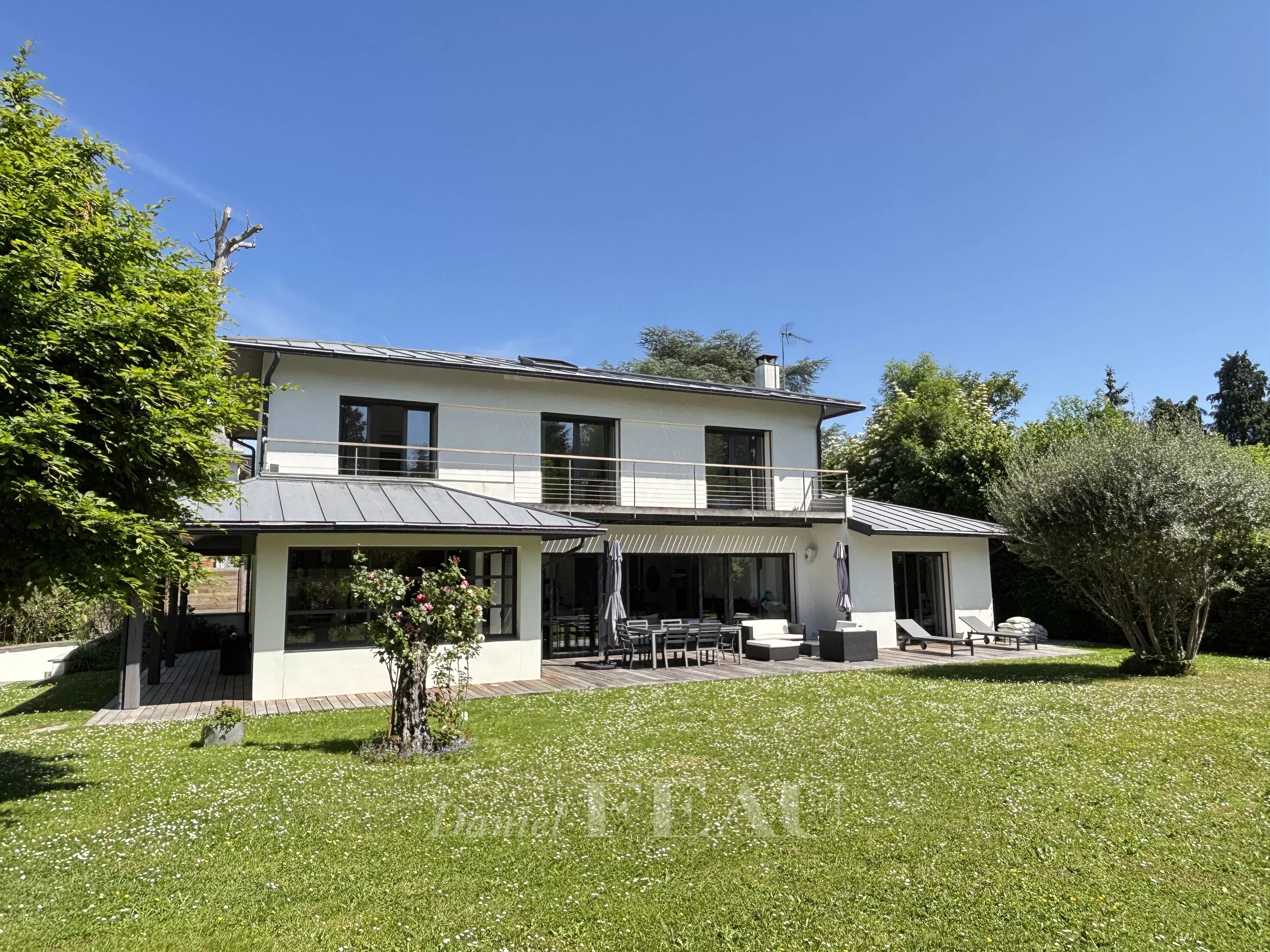 LA CELLE SAINT CLOUD - La Feuillaume - Vaste maison d'architecte avec jardin