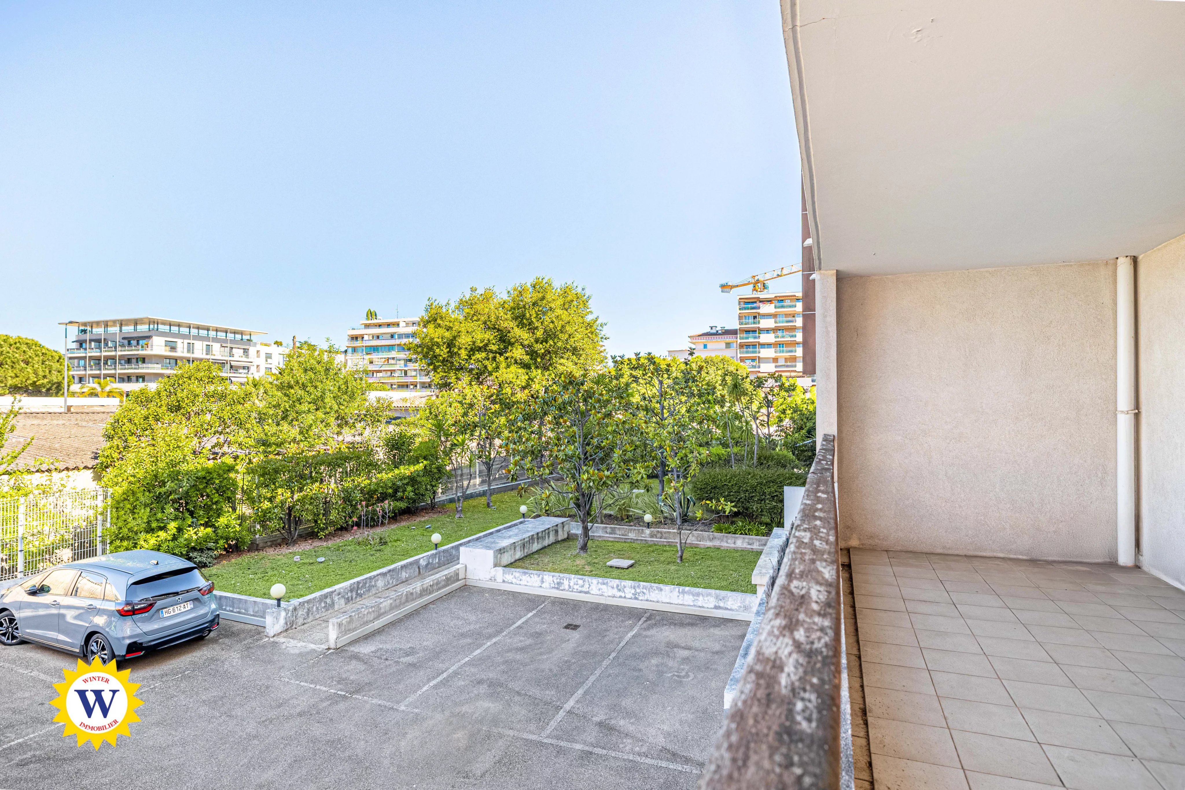 CANNES LA BOCCA – GRAND STUDIO AVEC TERRASSE SANS VIS-À-VIS - GARAGE EN SUS - Photo 4