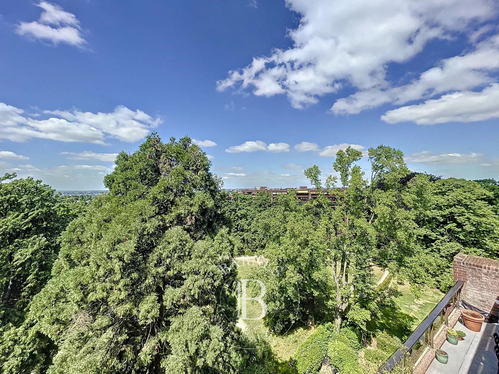 Uccle- Observatoire- Impressionnant Penthouse à rénover