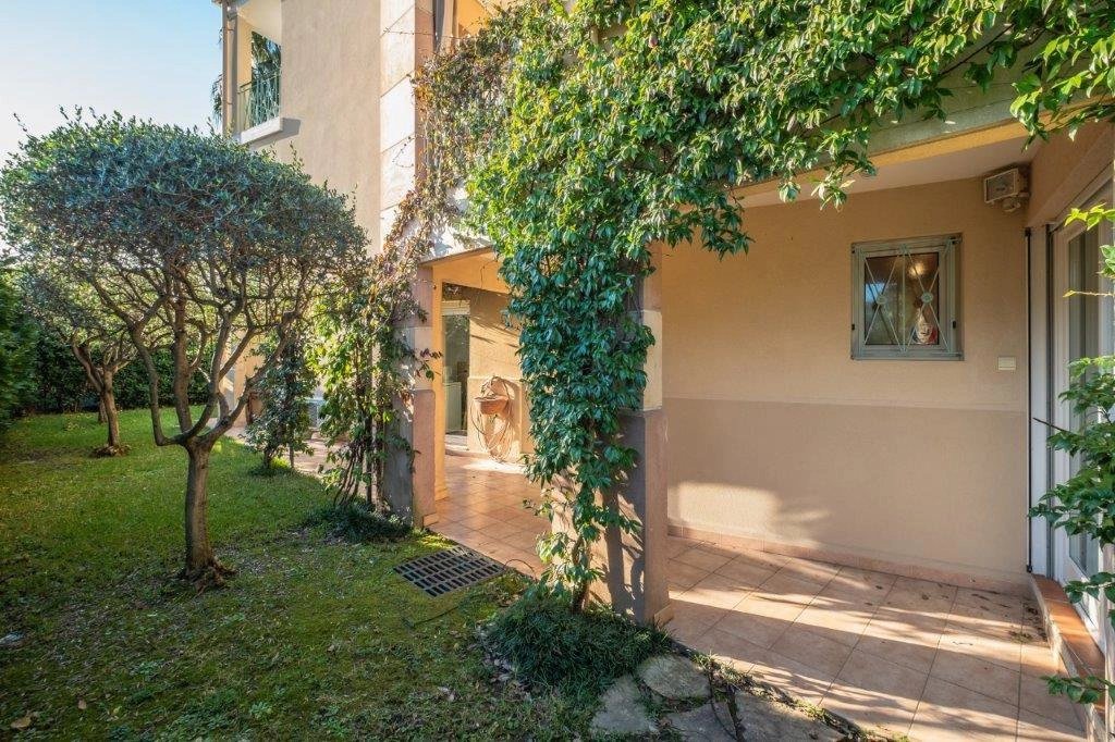 Апартаменты с садом