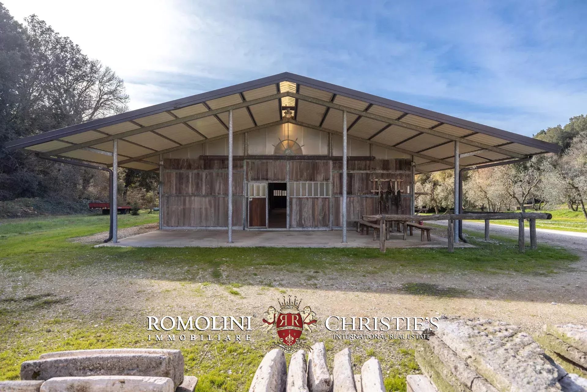 EQUESTRIAN SEA VIEW WINE ESTATE WITH VINEYARDS FOR SALE CLOSE TO BOLGHERI, TUSCANY