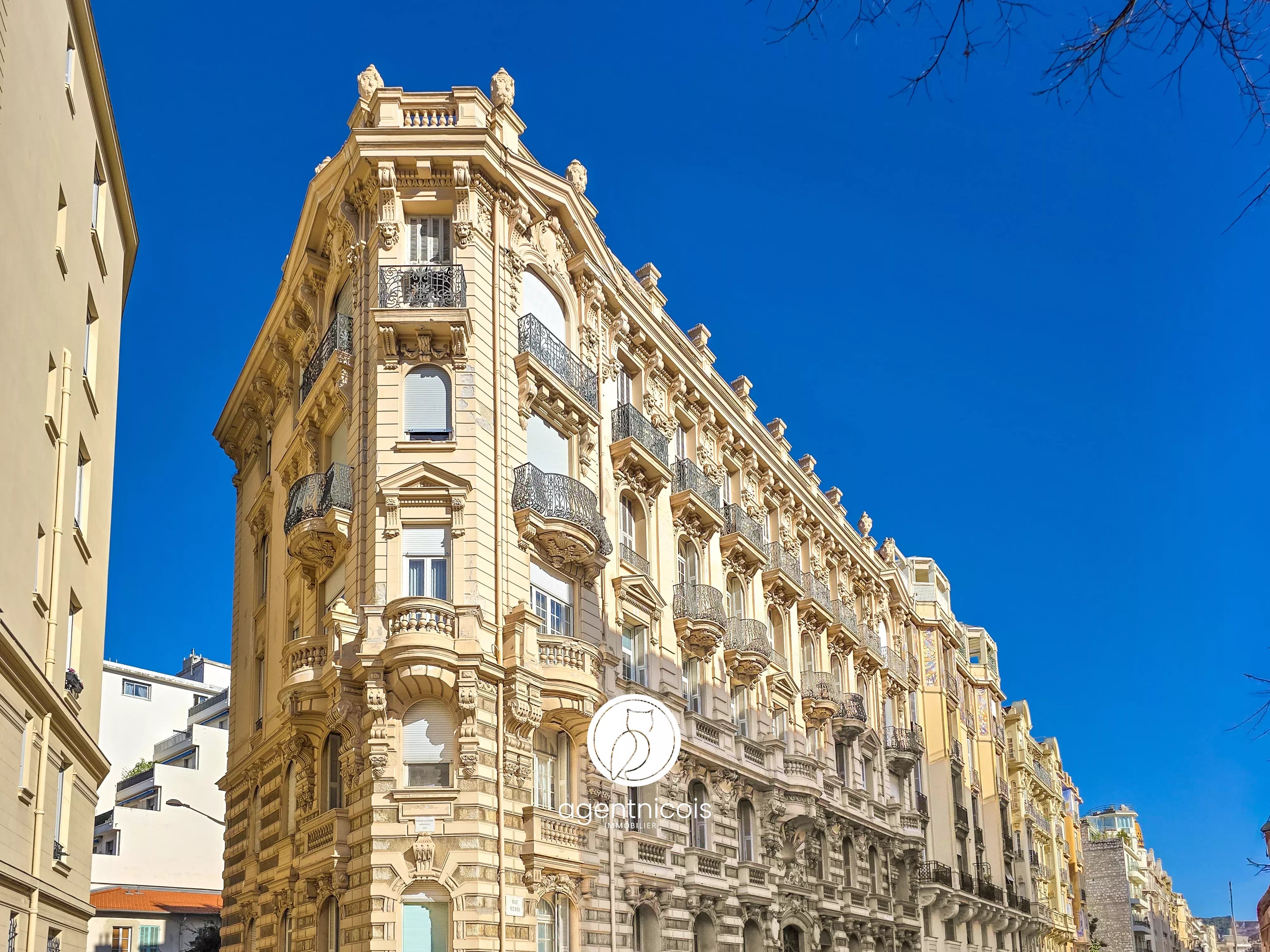 Agence immobilière de 