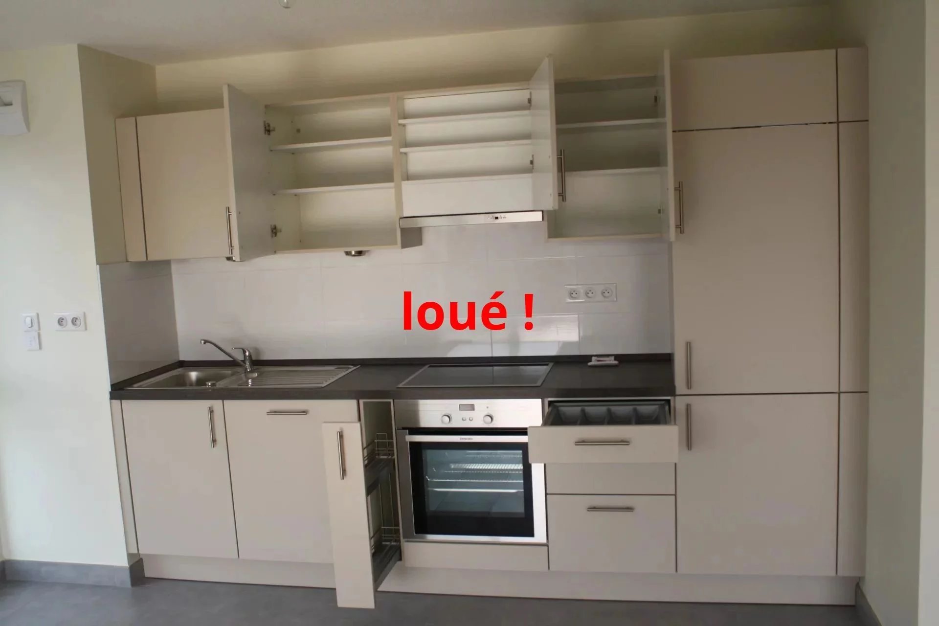 loué !