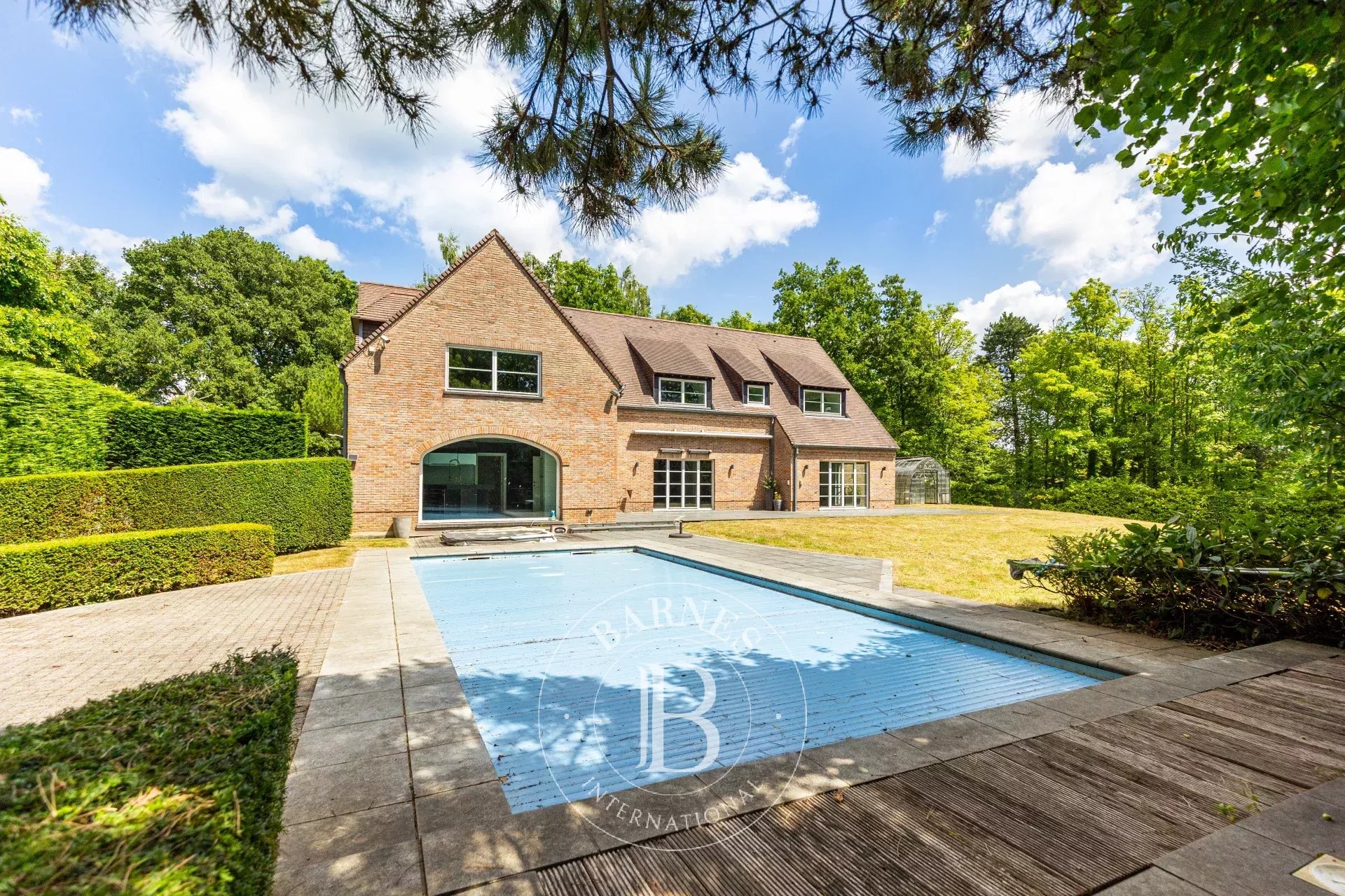 Villa op een perceel van 32a, aan de rand van het Zoniënwoud