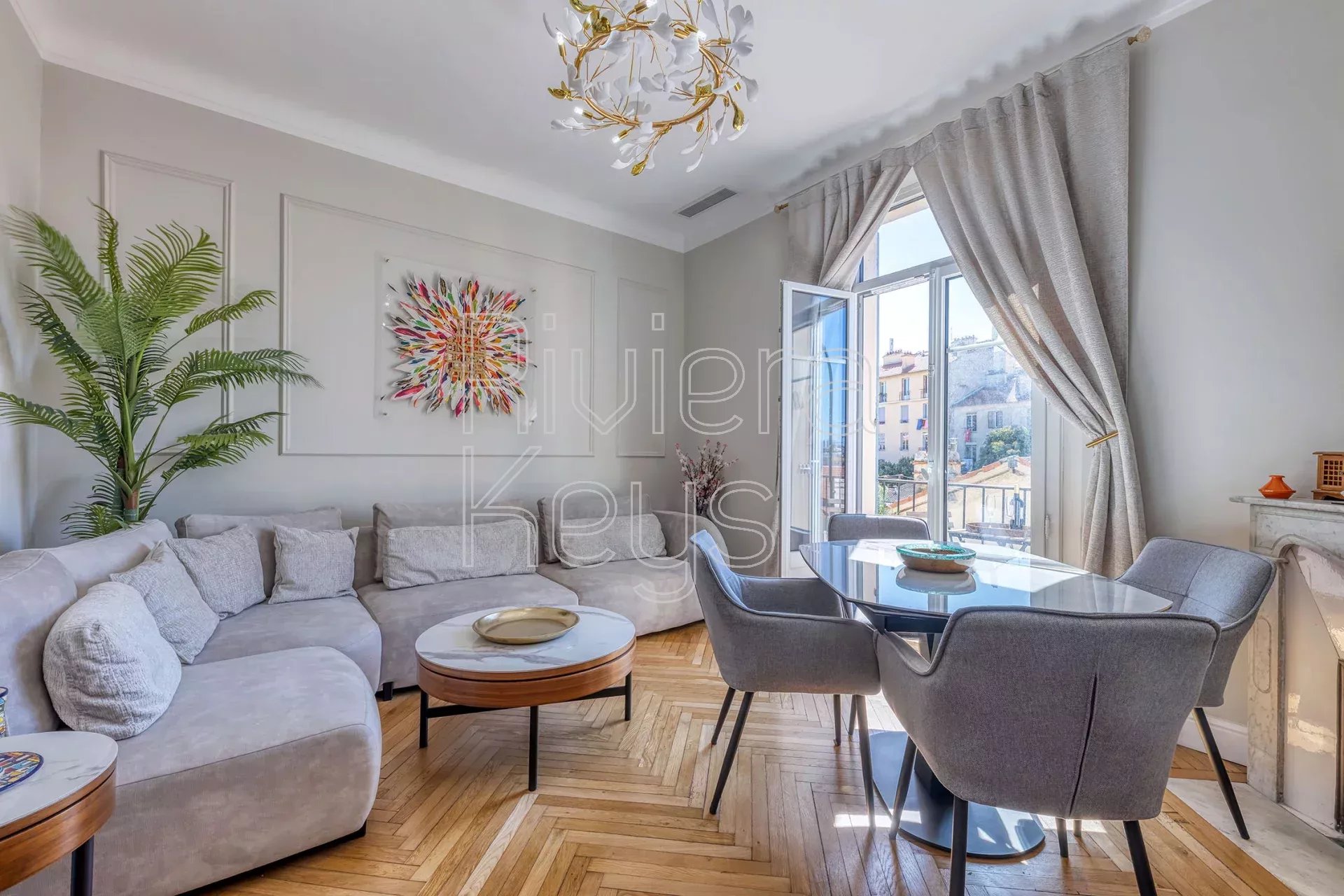 CANNES - Saint-Nicolas : Élégant 4 pièces bourgeois rénové avec vue dégagée