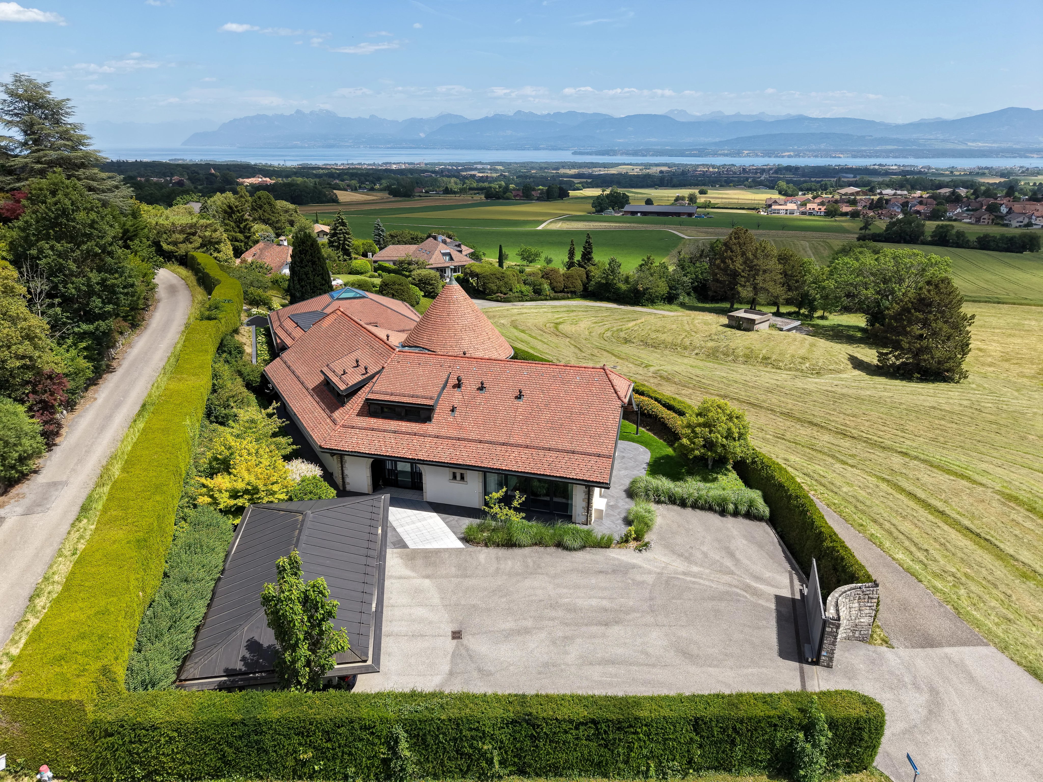 Propriété d’exception avec vue imprenable sur le lac et le Mont-Blanc