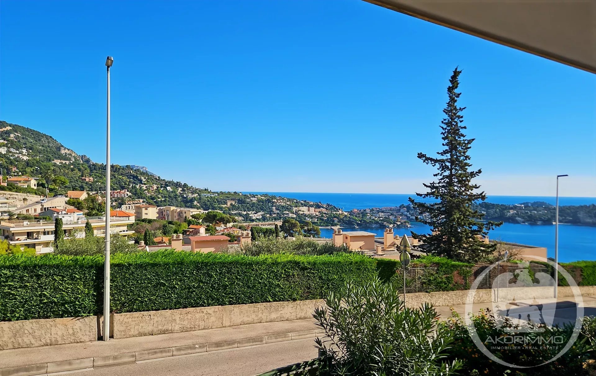 VILLEFRANCHE-SUR-MER / Loft contemporain 227m2 - vue mer
