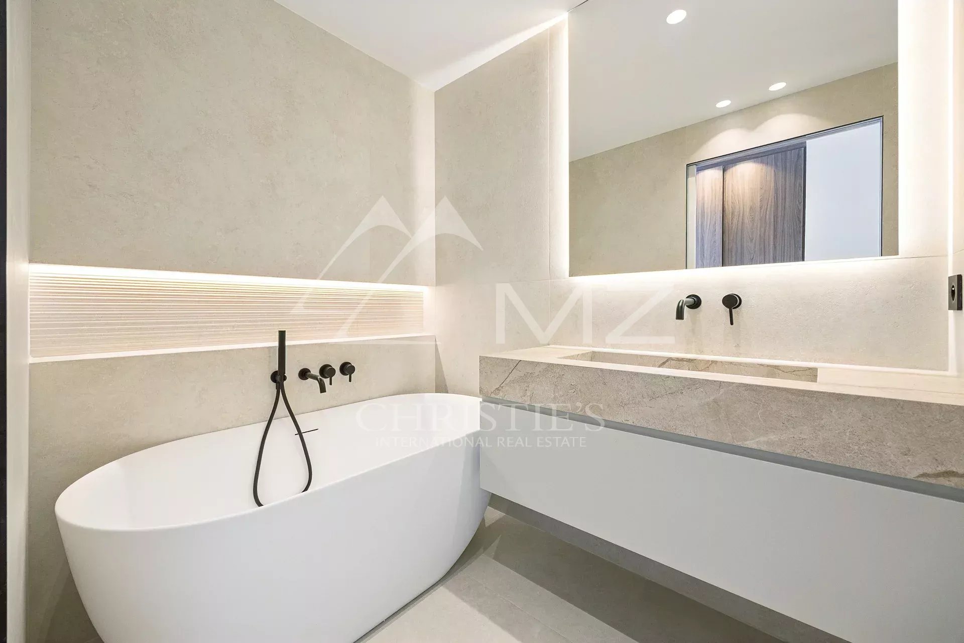 2 Bedroom Apartment/Flat's Image 8