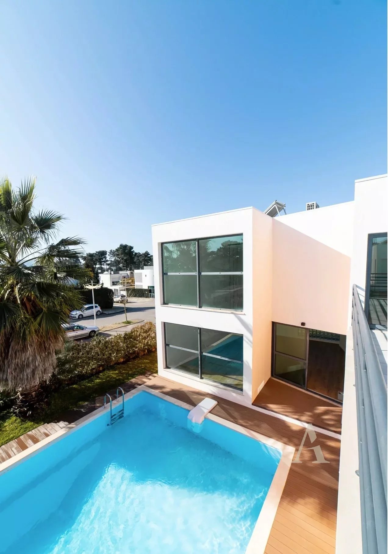 Contemporary Semi Detached Villa in Quinta do Anjo with Pool and Modern Amenities