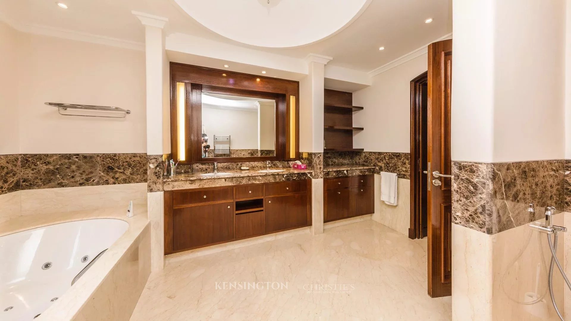 6 Bedroom Villa/Townhouse's Image 20