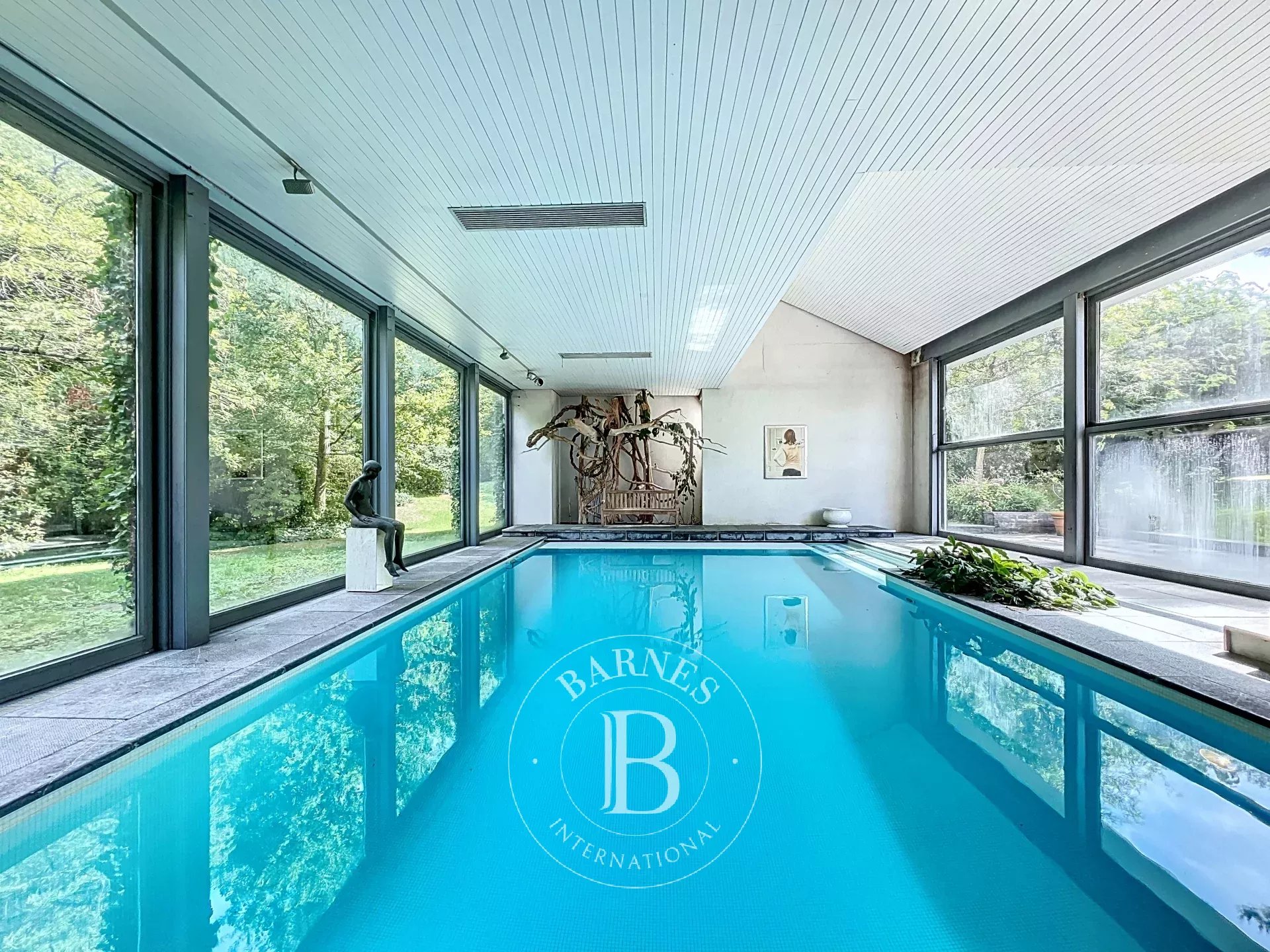 Uccle - Sublime villa Corbiau sur un beau terrain arboré
