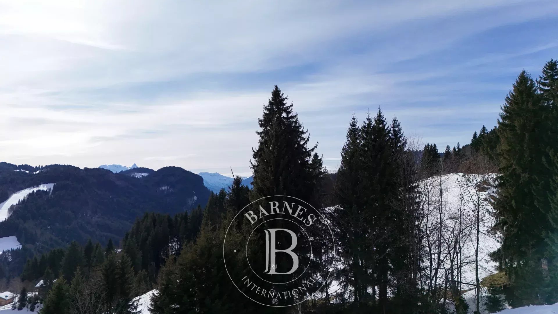 Photo of Les Gets - Chalet to renovate - 187 sqm - Beautiful view