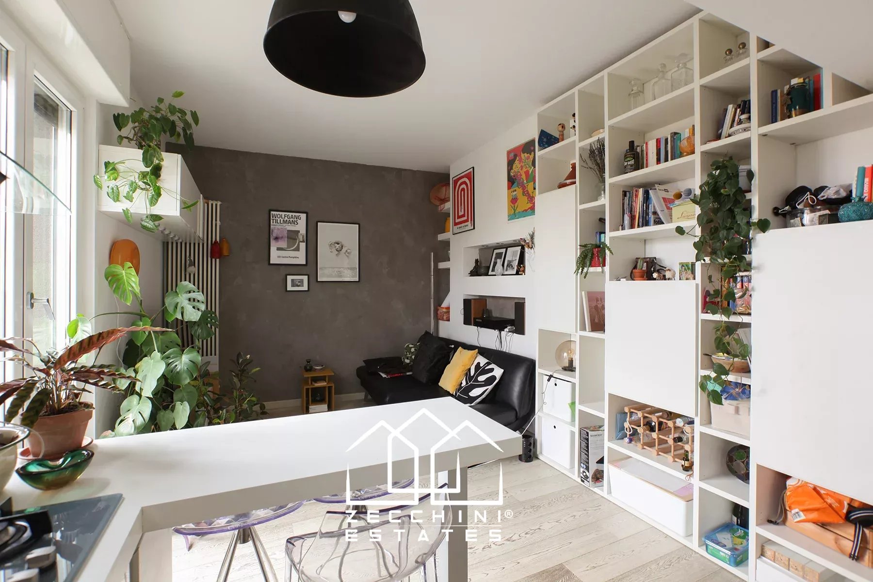 Pleasant one-bedroom with large terrace.