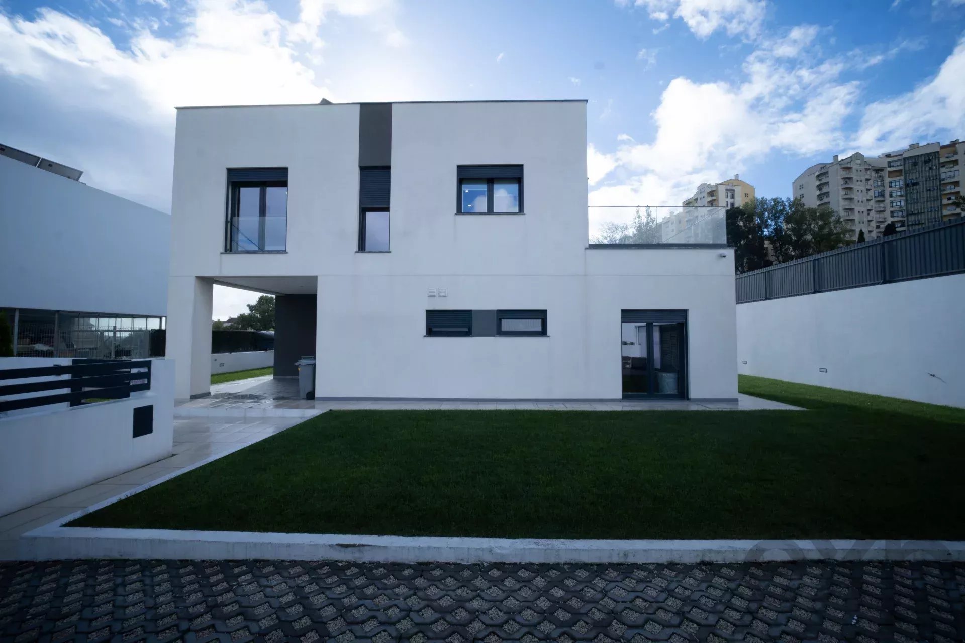Excellent new 4-bedroom villa with pool 86417771 image 1