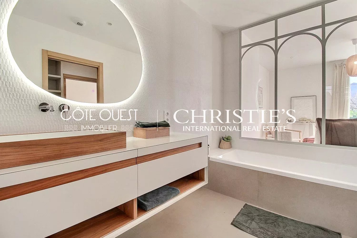 5 Bedroom Villa/Townhouse's Image 9