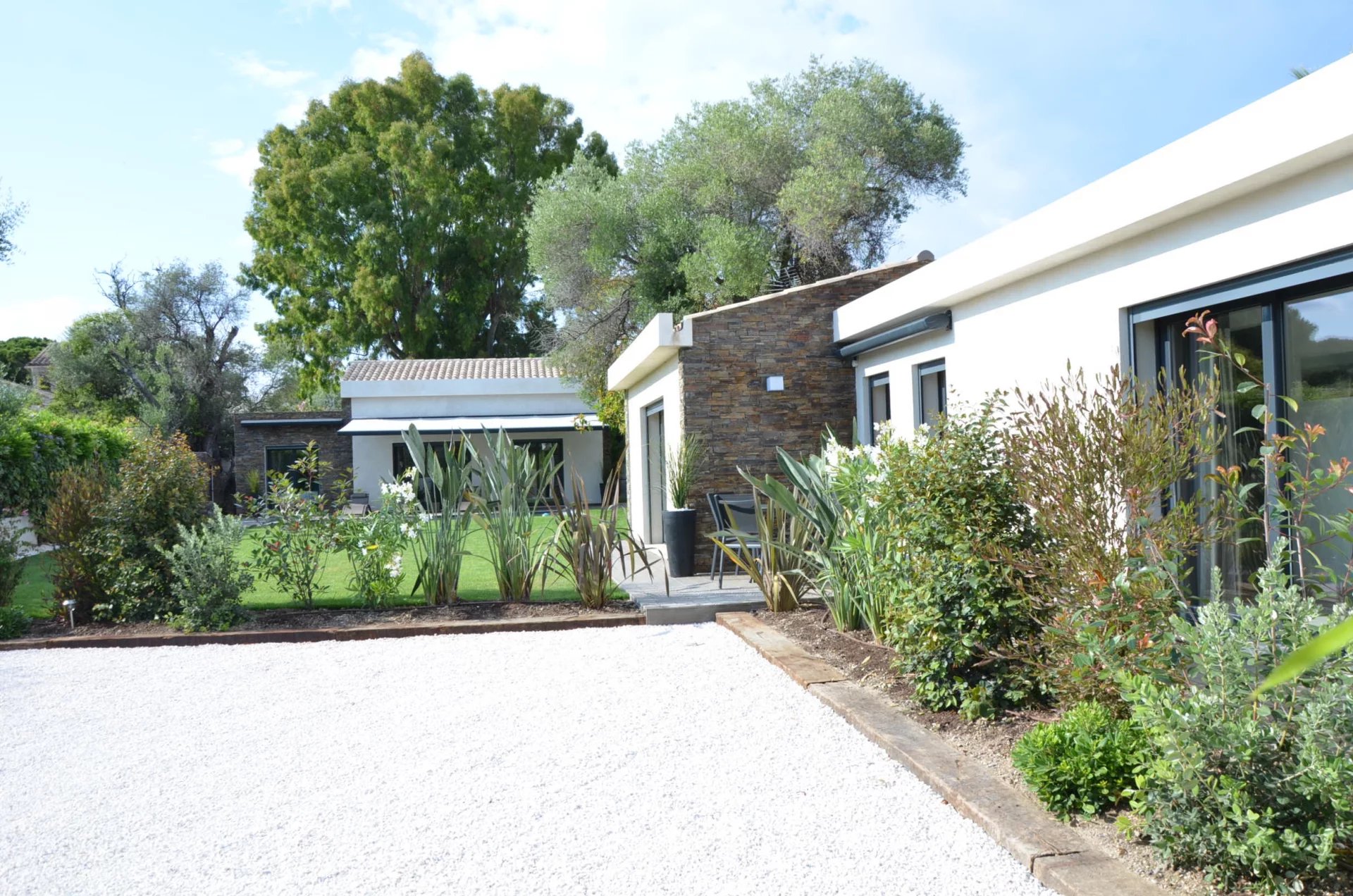 Modern house located on the West side of Cap d'Antibes