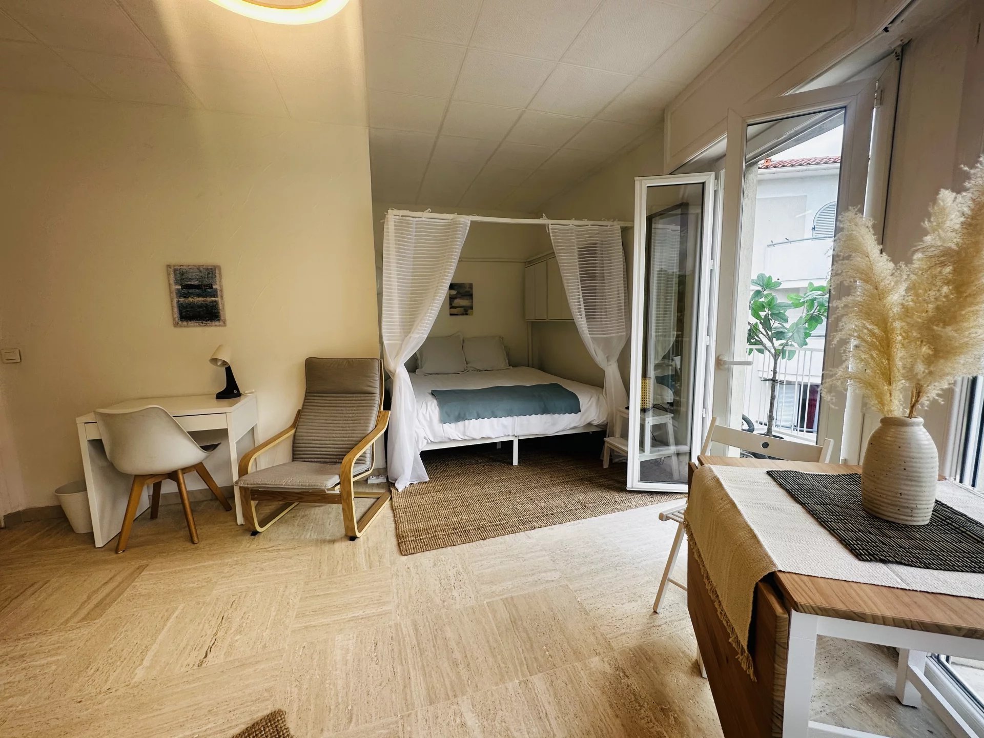 NICE PASTEUR F1 MEUBLEE EN DERNIER ETAGE