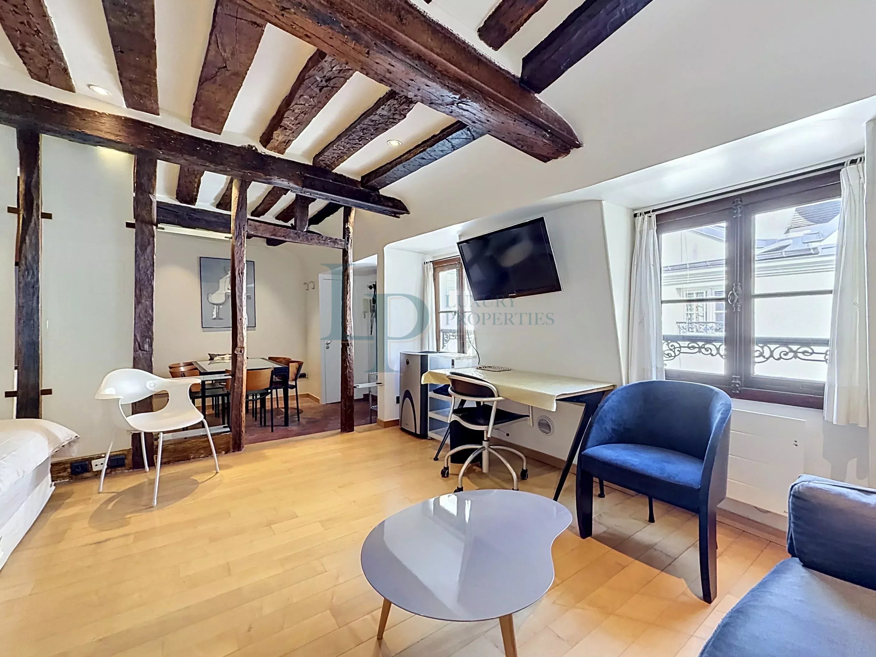 Exclusivité - Île Saint-Louis – Studio / Deux pièces - Dernier étage - Charme parisien