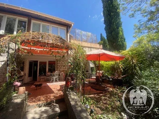 Casa  - 7 stanze  - 175.62 m2 -