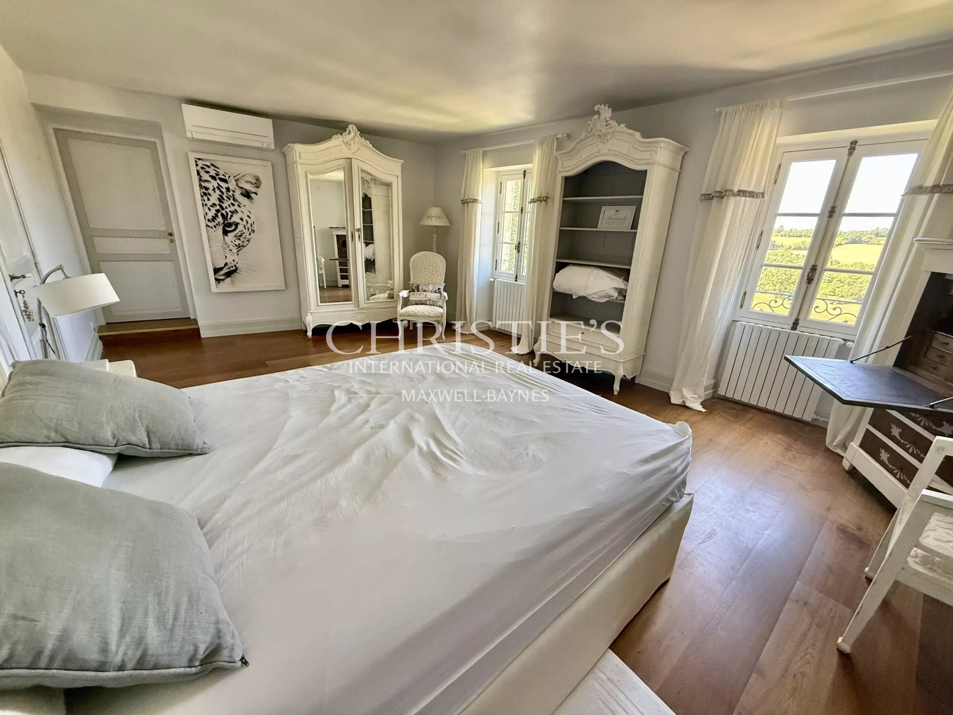 7 Bedroom Villa/Townhouse's Image 12