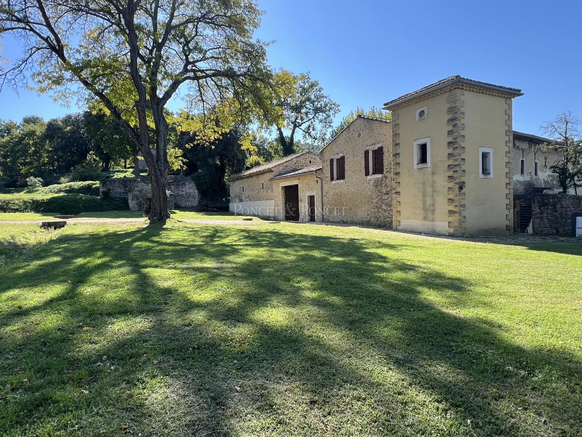 5 Bedroom Villa/Townhouse's Image 3