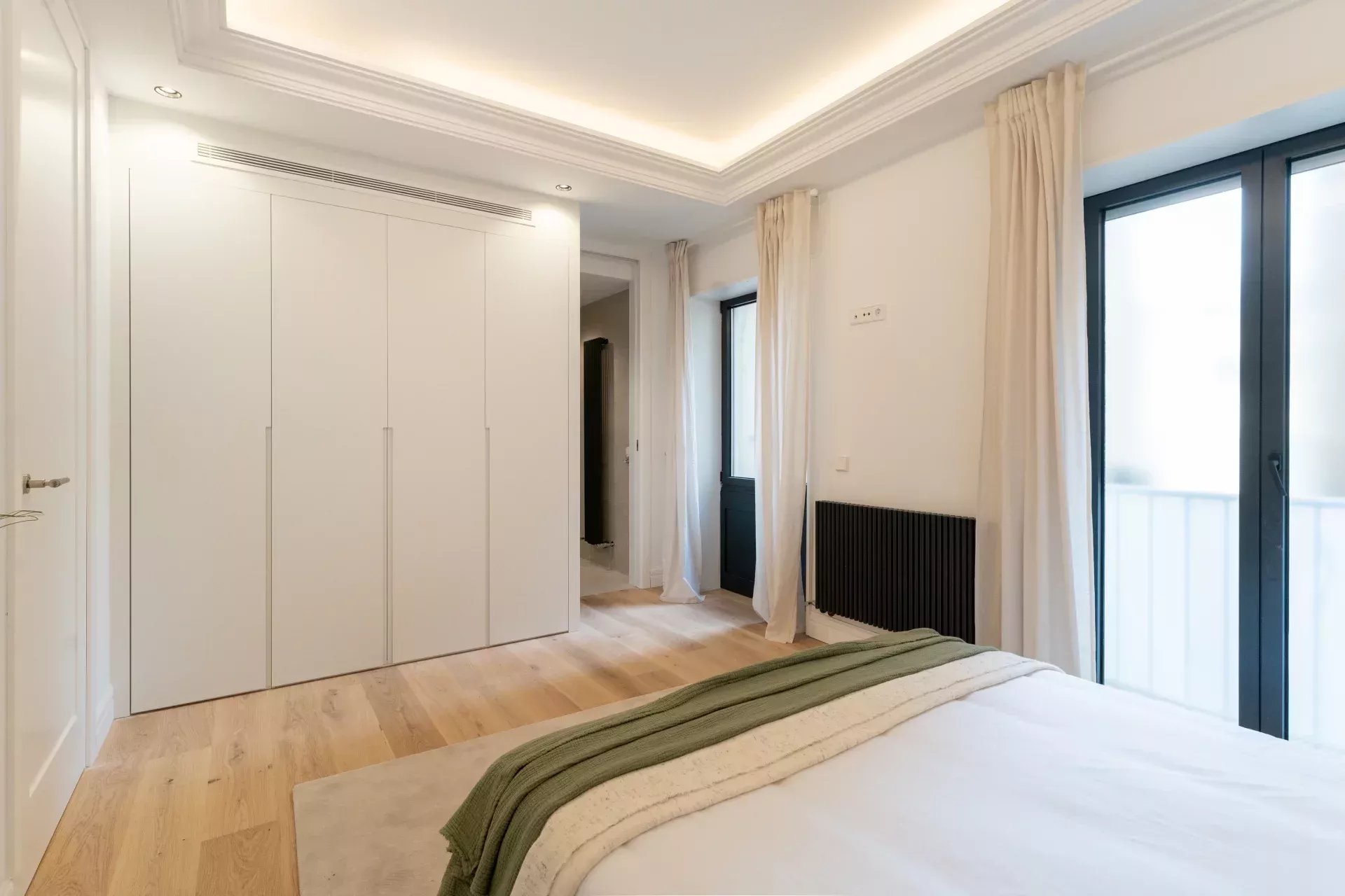 Brand New Exclusive Luxury Property on the Golden Mile - picture 37