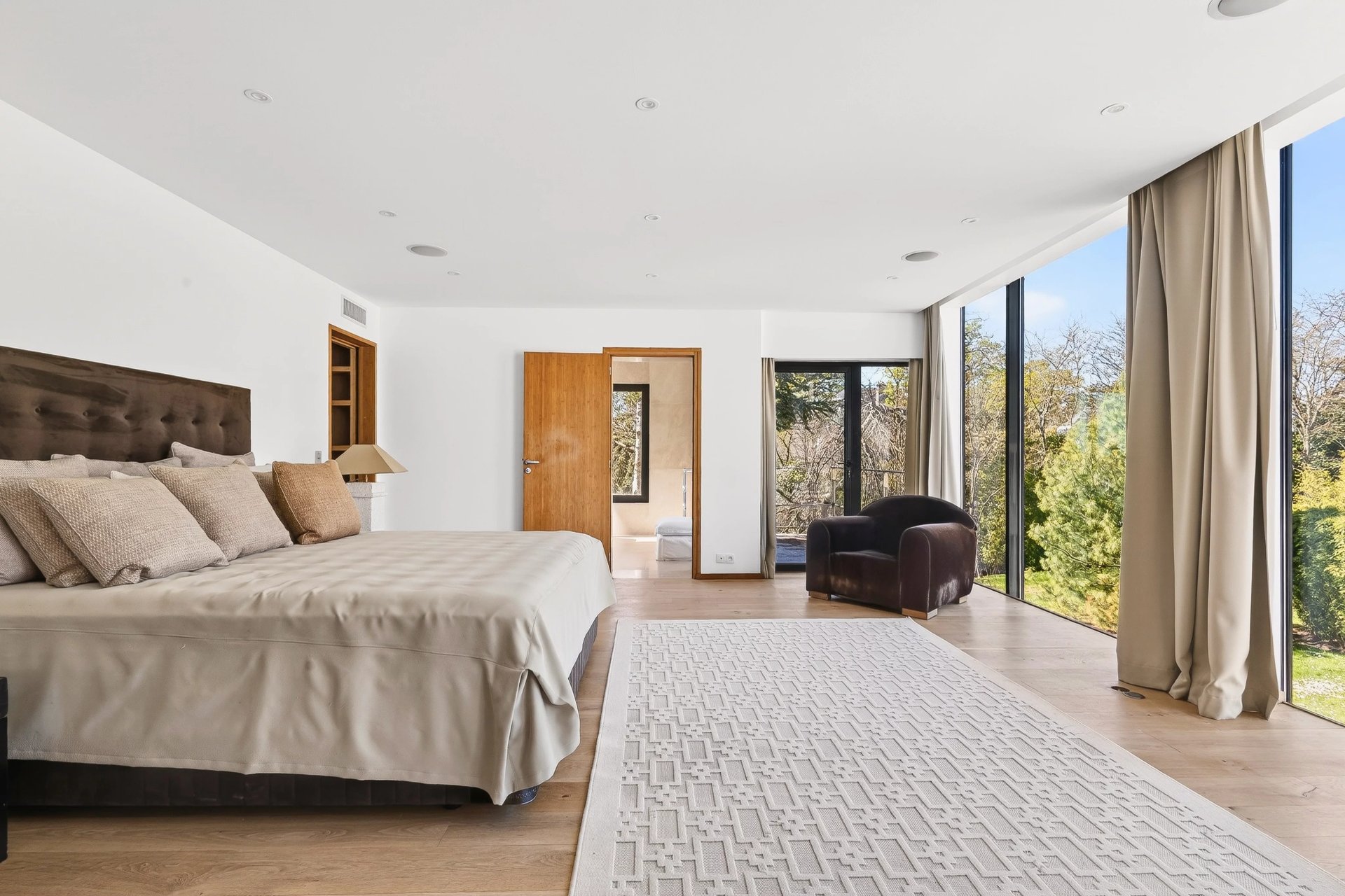 5 Bedroom Villa/Townhouse's Image 12
