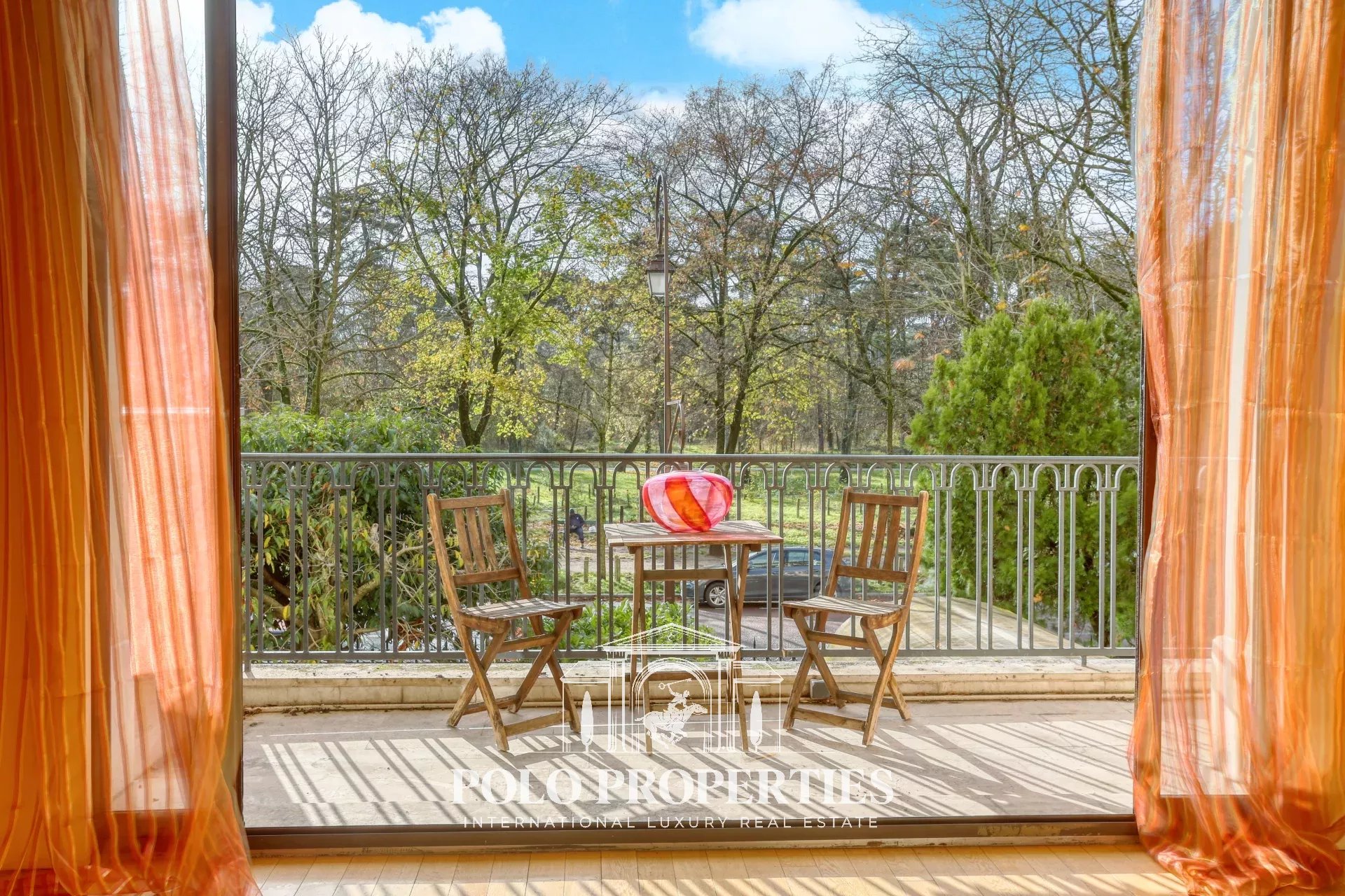 Neuilly, boulevard Maillot, luxury residence