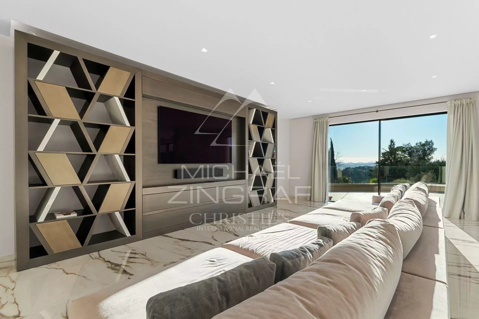 9 Bedroom Villa/Townhouse's Image 7